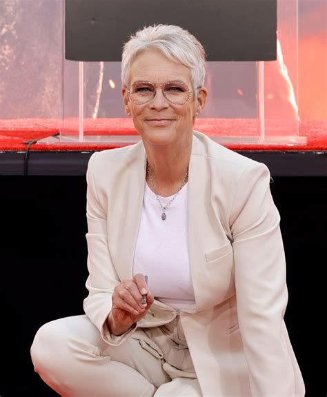 nude pictures of jamie lee curtis|Jamie Lee Curtis, 63, Poses Nude and in a Bathing Suit in NYT。